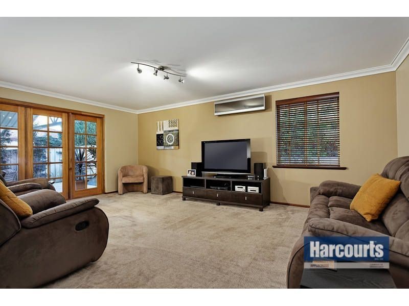 16 Whitfeld Terrace, Winthrop WA 6150