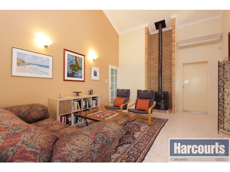 8 Stewart Way, Kardinya WA 6163