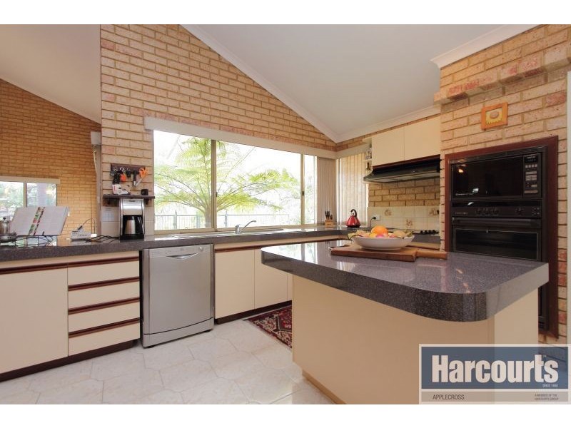 8 Stewart Way, Kardinya WA 6163