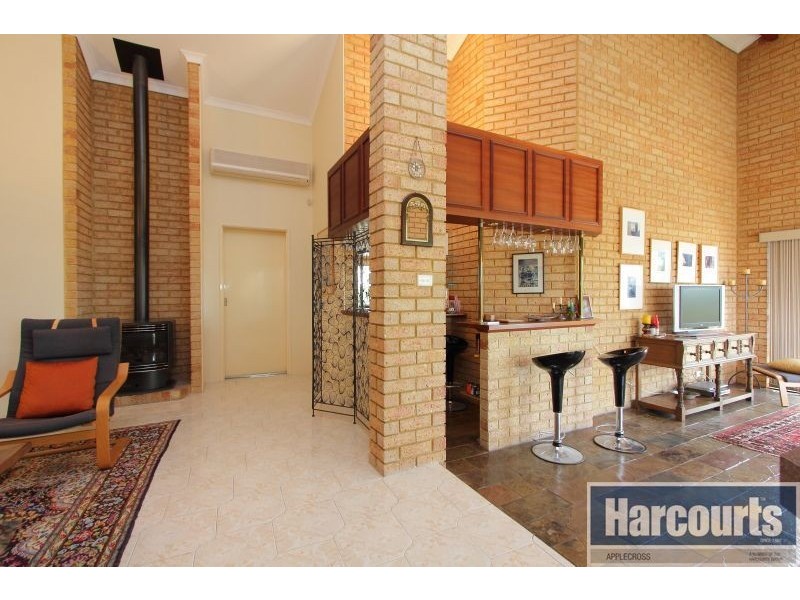 8 Stewart Way, Kardinya WA 6163