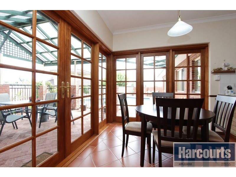 2 Craig Place, Winthrop WA 6150