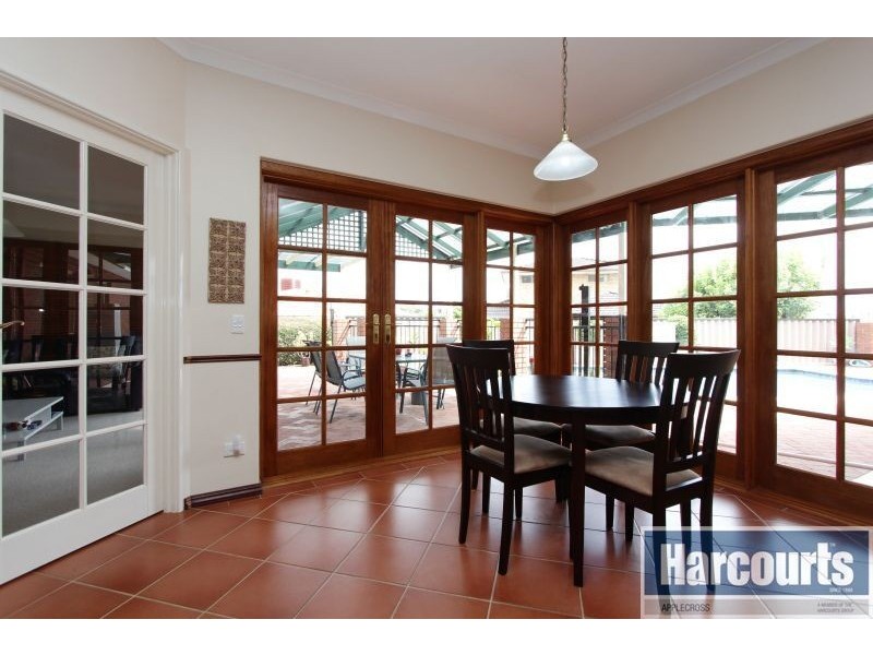 2 Craig Place, Winthrop WA 6150