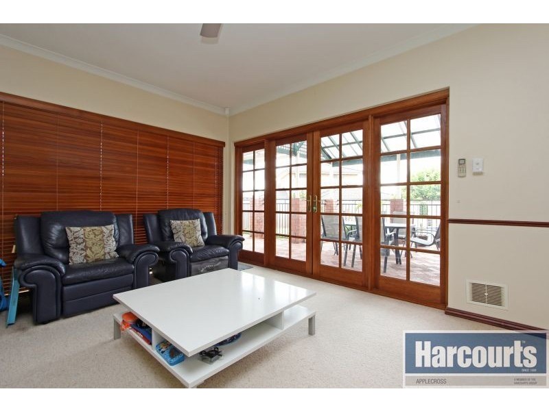 2 Craig Place, Winthrop WA 6150