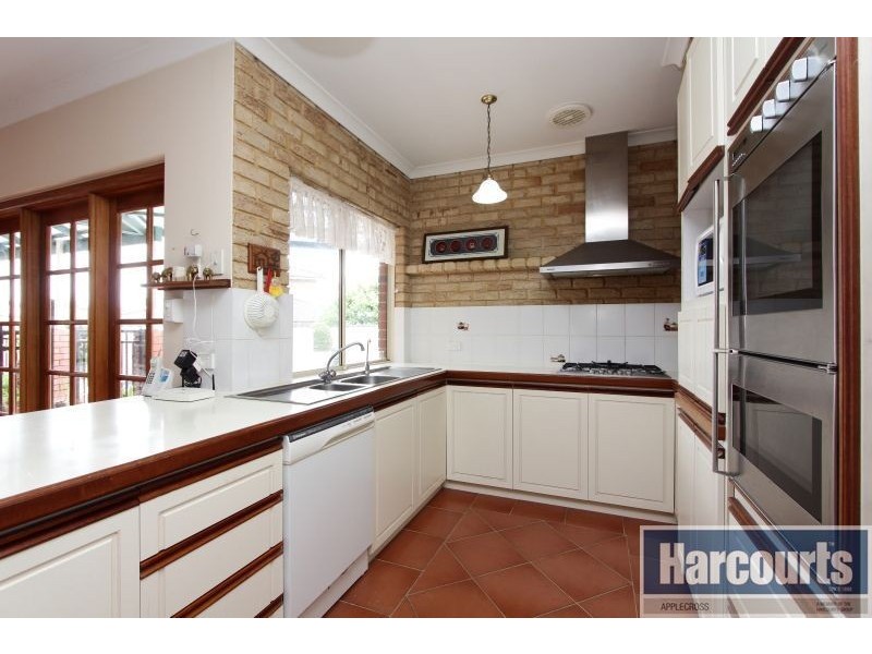 2 Craig Place, Winthrop WA 6150
