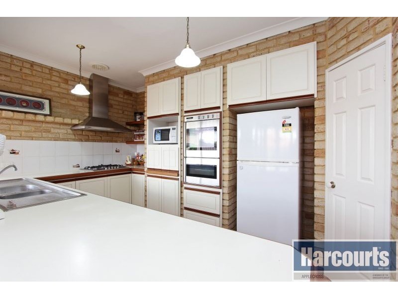 2 Craig Place, Winthrop WA 6150