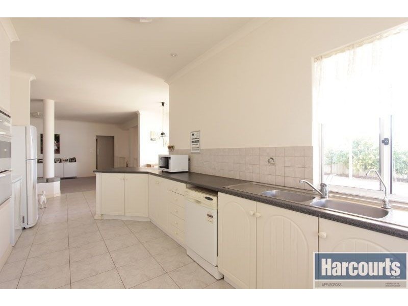 38 Houghton Way, Winthrop WA 6150