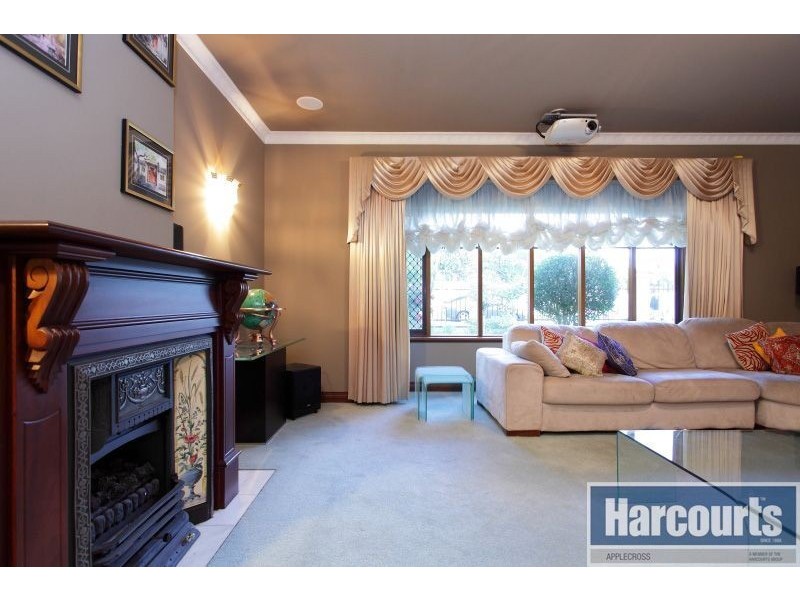 3 Roskhill Place, Applecross WA 6153