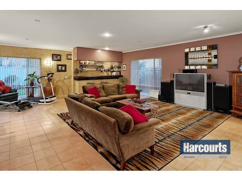 12 Burrows Place, Winthrop WA 6150