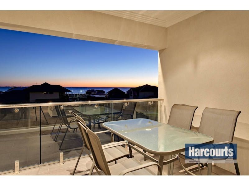 11 Newark Turn, North Coogee WA 6163
