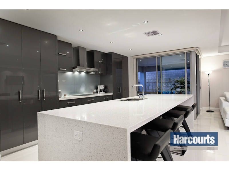11 Newark Turn, North Coogee WA 6163