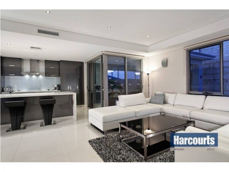 11 Newark Turn, North Coogee WA 6163