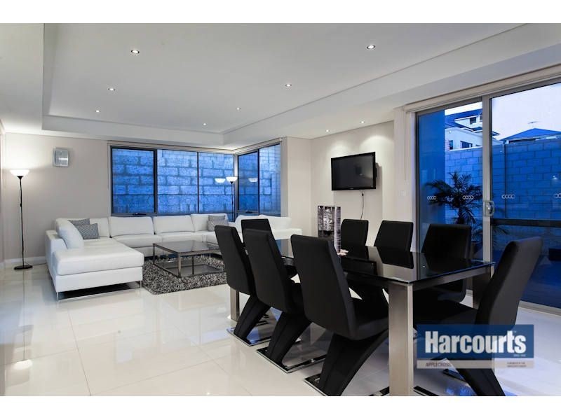 11 Newark Turn, North Coogee WA 6163