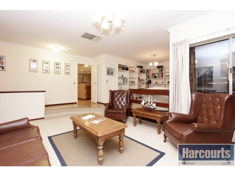 34 Blakers Ridge, Winthrop WA 6150