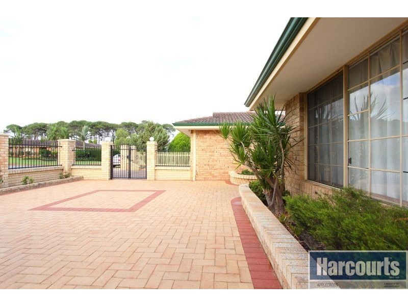 9 Barret-Lennard Parade, Winthrop WA 6150