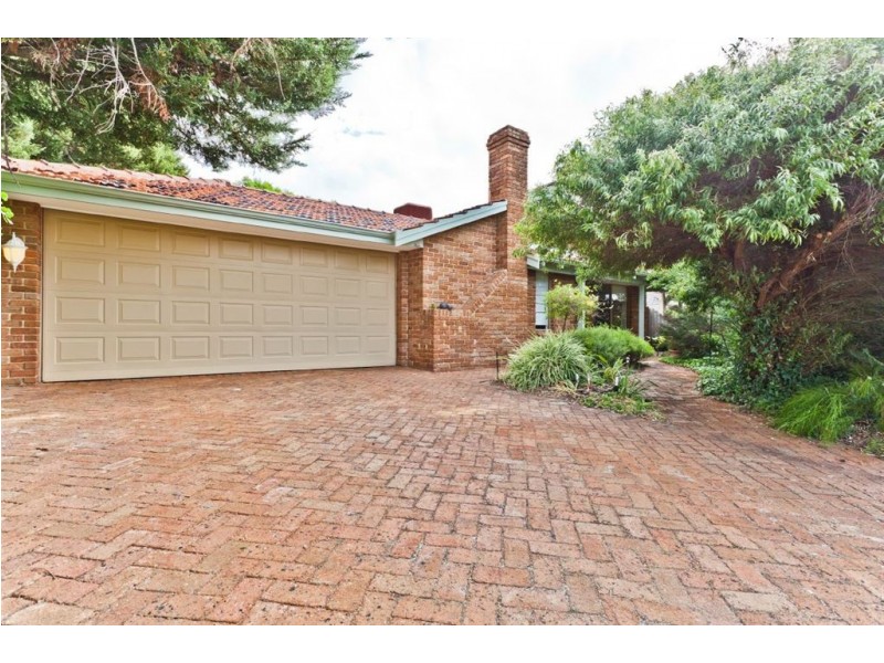 12 Richardson Arc, Winthrop WA 6150