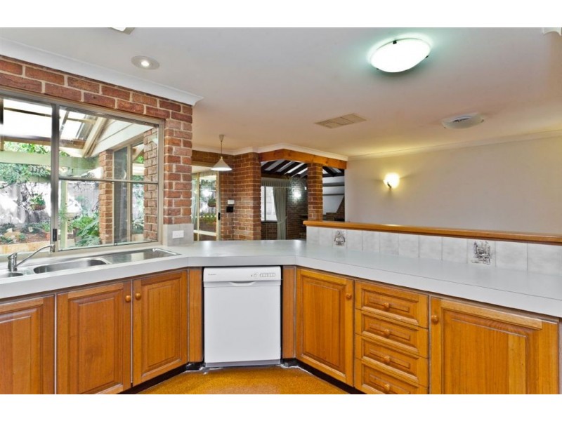 12 Richardson Arc, Winthrop WA 6150