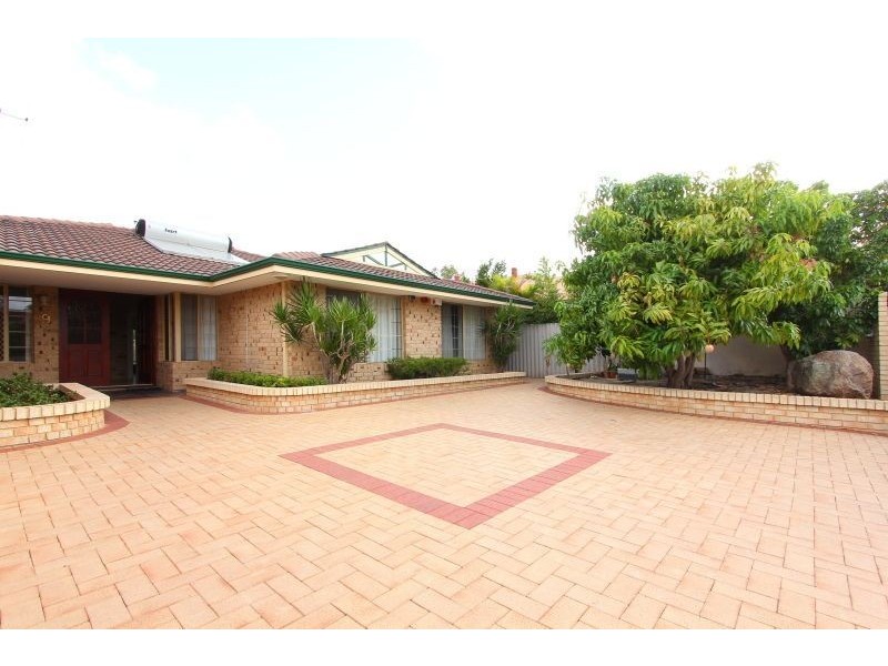 9 Barrett-Lennard Parade, Winthrop WA 6150