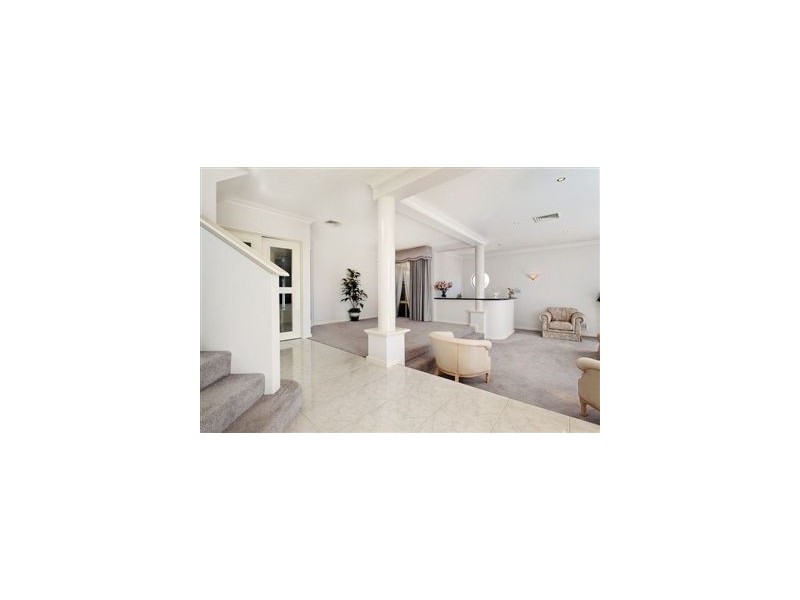 32 Lucraft Gardens, Winthrop WA 6150