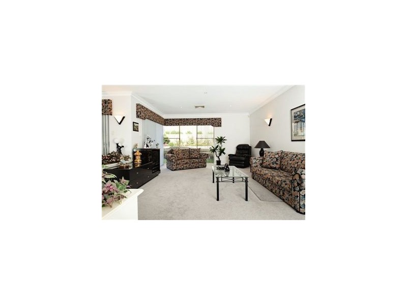 32 Lucraft Gardens, Winthrop WA 6150