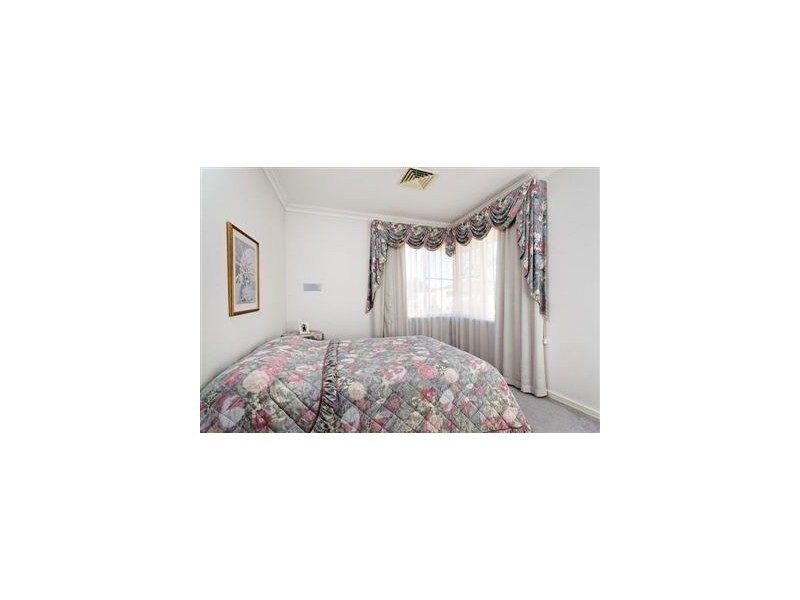 32 Lucraft Gardens, Winthrop WA 6150