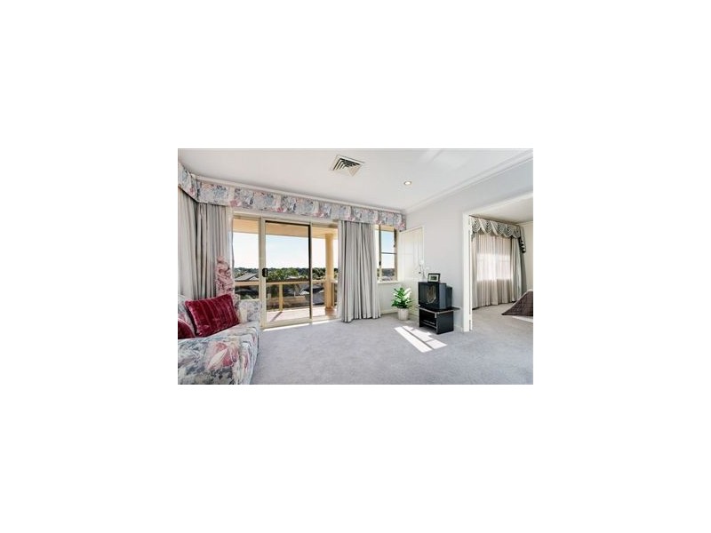 32 Lucraft Gardens, Winthrop WA 6150