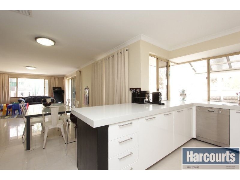 21 Hatherley Pde, Winthrop WA 6150