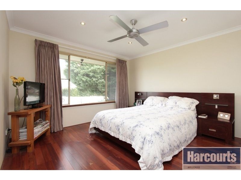 21 Hatherley Pde, Winthrop WA 6150