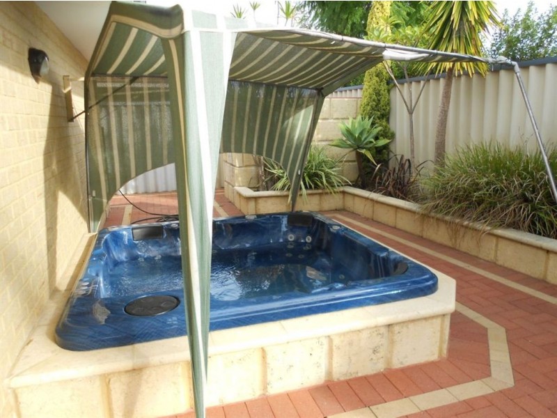 12 Connaught Gardens, Canning Vale WA 6155
