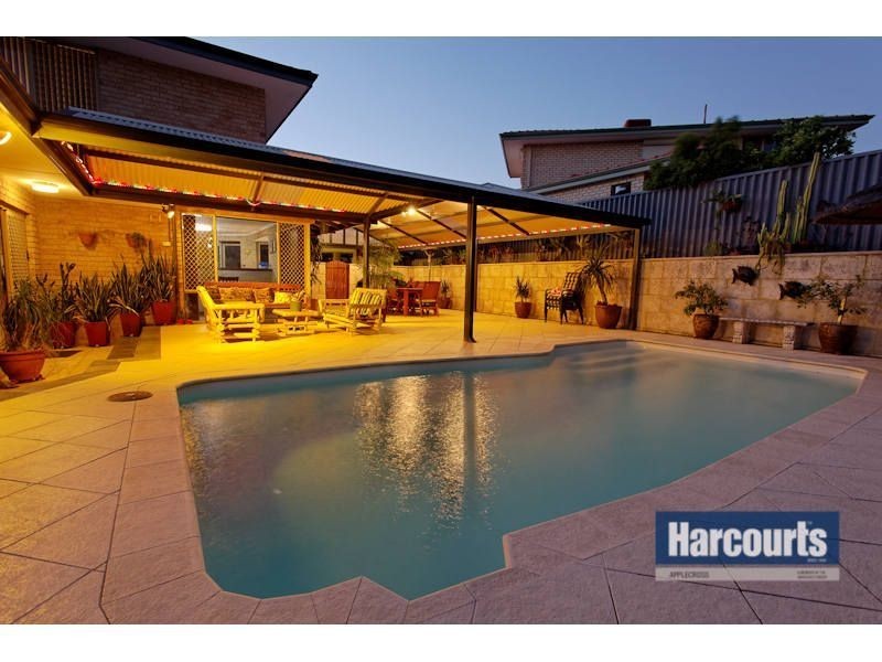 12 Burrows Place, Winthrop WA 6150