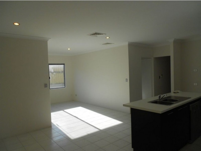 16A Lowes Street, Cloverdale WA 6105