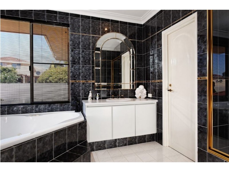 32 Lucraft Gardens, Winthrop WA 6150