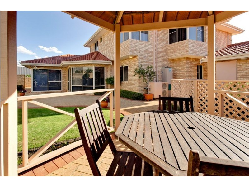 32 Lucraft Gardens, Winthrop WA 6150