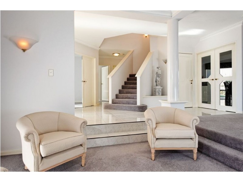 32 Lucraft Gardens, Winthrop WA 6150