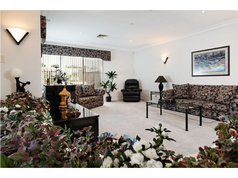 32 Lucraft Gardens, Winthrop WA 6150