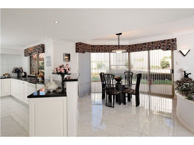 32 Lucraft Gardens, Winthrop WA 6150