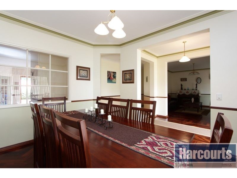 2 Craig Place, Winthrop WA 6150