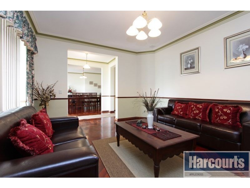 2 Craig Place, Winthrop WA 6150