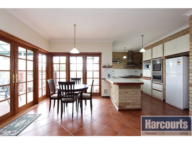 2 Craig Place, Winthrop WA 6150