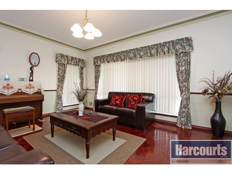 2 Craig Place, Winthrop WA 6150
