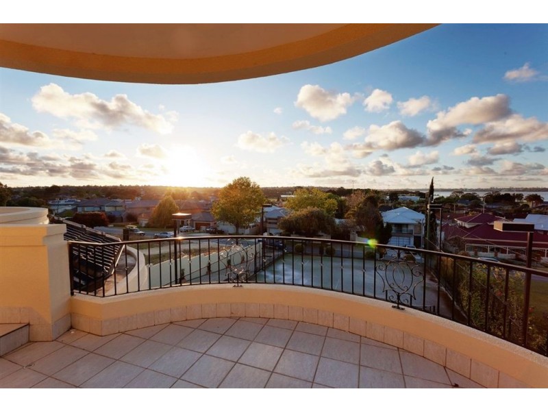 38 Doney Street, Alfred Cove WA 6154