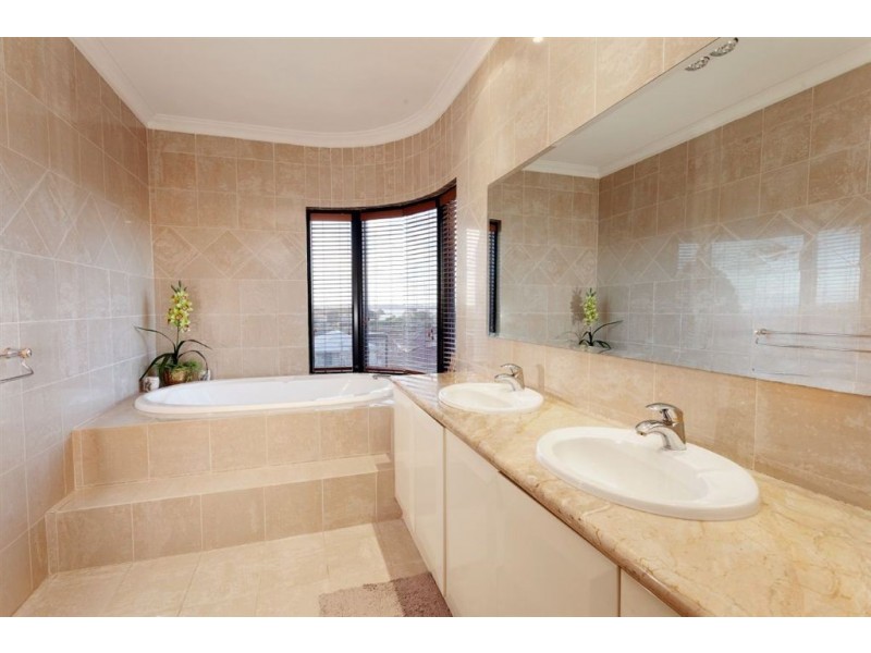 38 Doney Street, Alfred Cove WA 6154