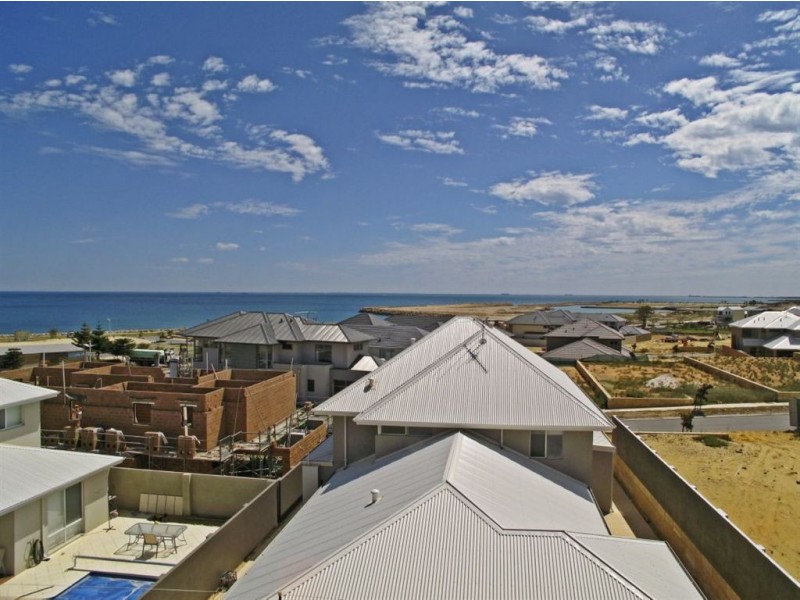 12 Mercator Close, North Coogee WA 6163