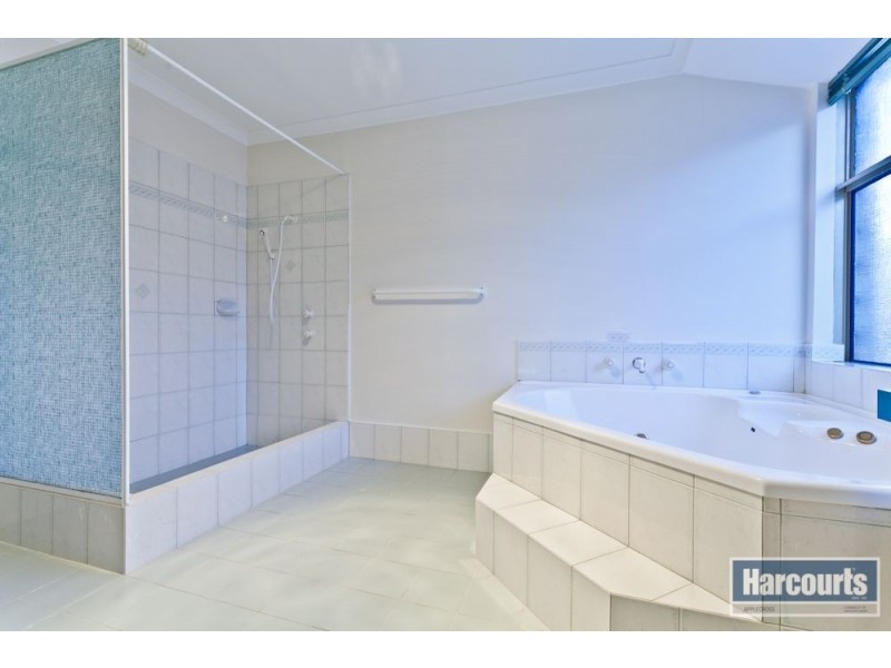 20 Eastwood Parade, Canning Vale WA 6155