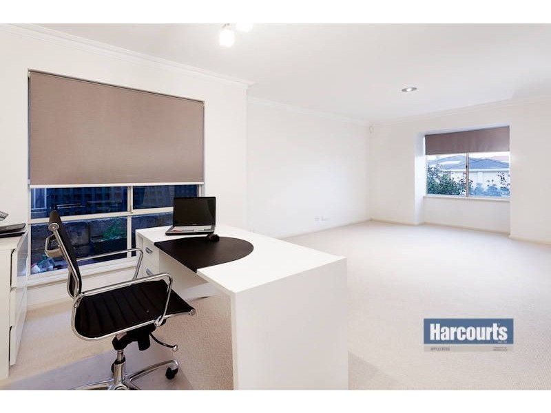 25 Stewart Way, Kardinya WA 6163