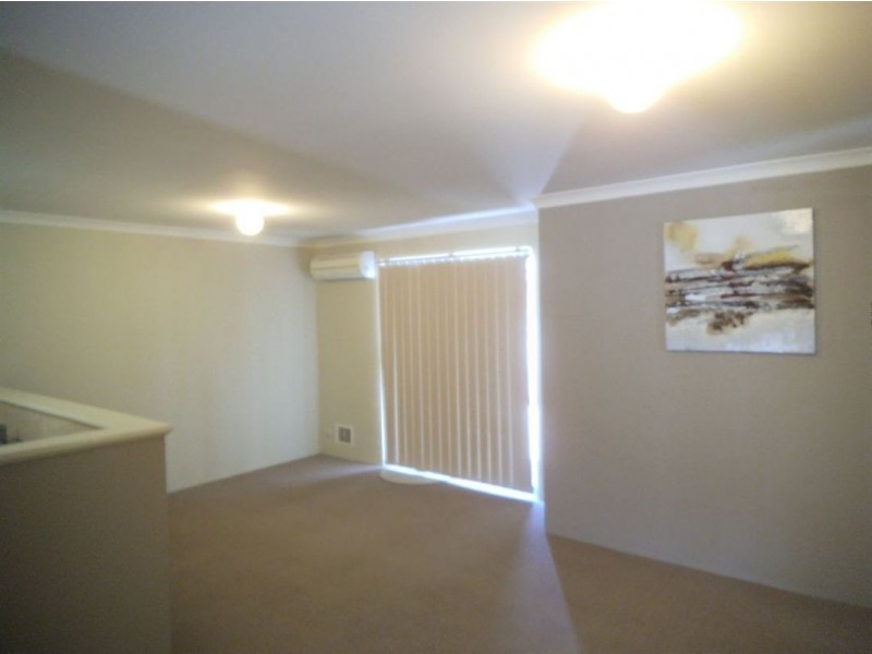 9/11 Herndon Close, Cannington WA 6107