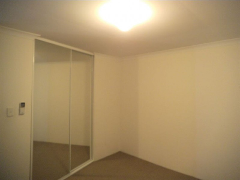 9/11 Herndon Close, Cannington WA 6107