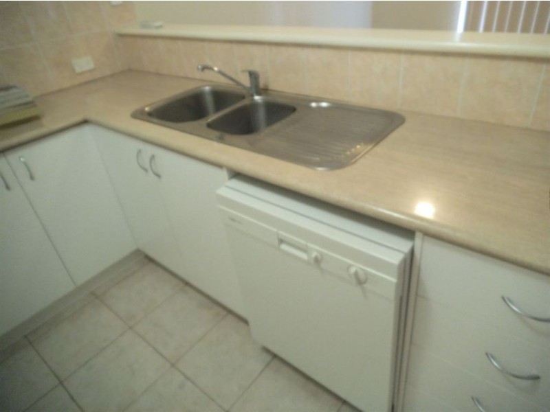 9/11 Herndon Close, Cannington WA 6107
