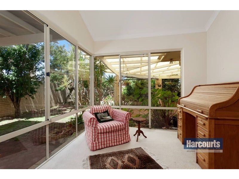 10 Craig Place, Winthrop WA 6150