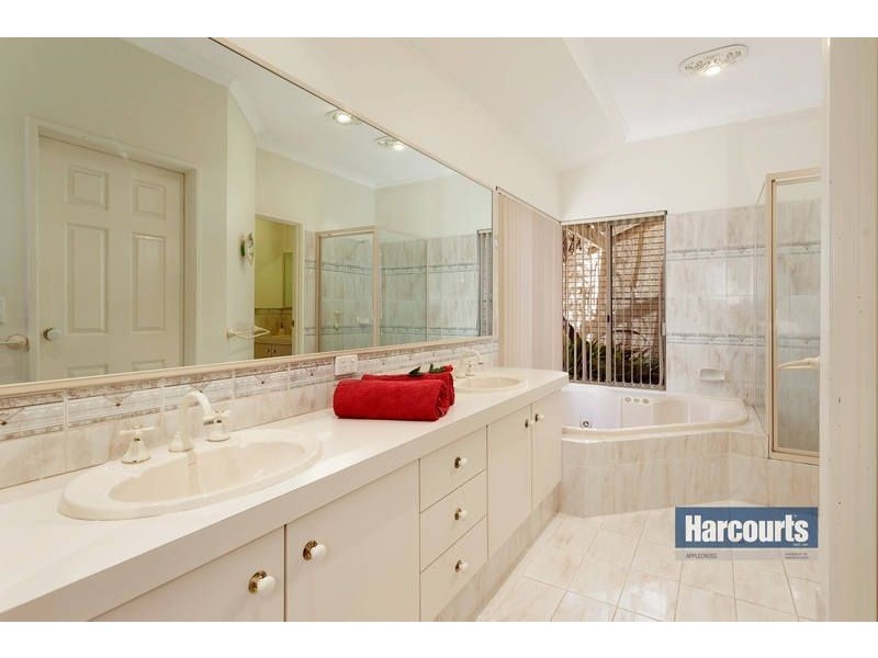 10 Craig Place, Winthrop WA 6150