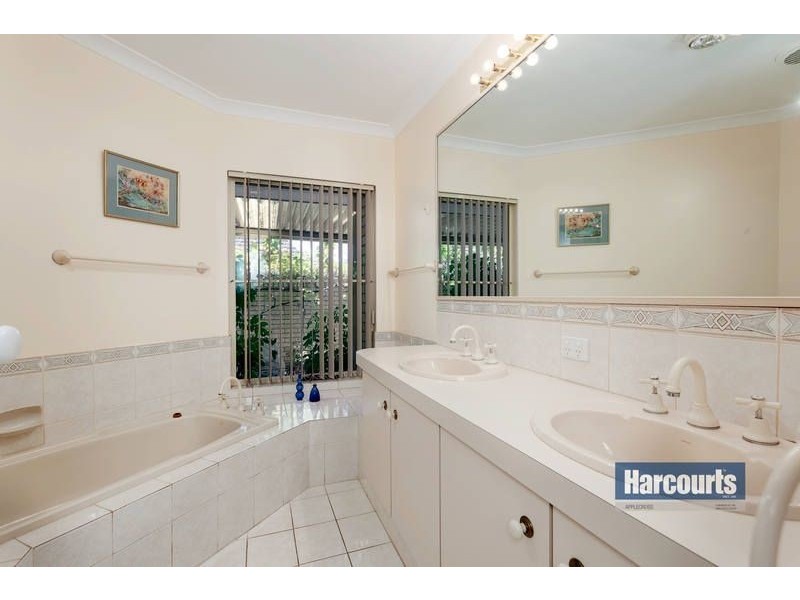 10 Craig Place, Winthrop WA 6150